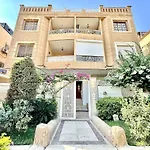 Stylish 2Br Getaway In Prime New Cairo Location