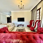 Stylish 2Br Getaway In Prime New Cairo Location